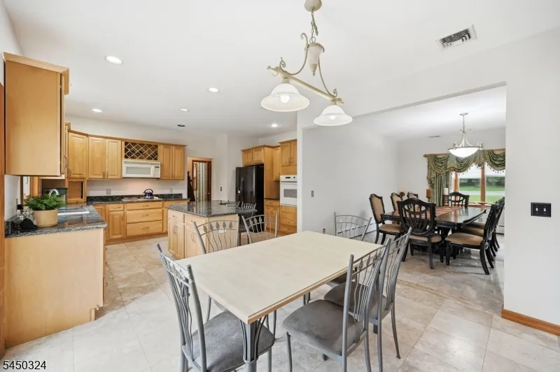 27 Sparrowbush Rd Mahwah, NJ 07430