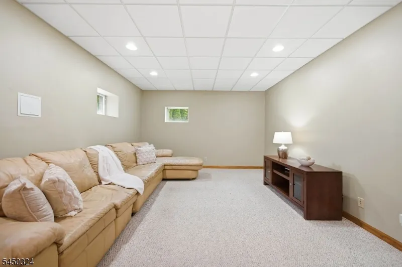 27 Sparrowbush Rd Mahwah, NJ 07430