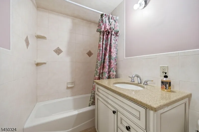 27 Sparrowbush Rd Mahwah, NJ 07430