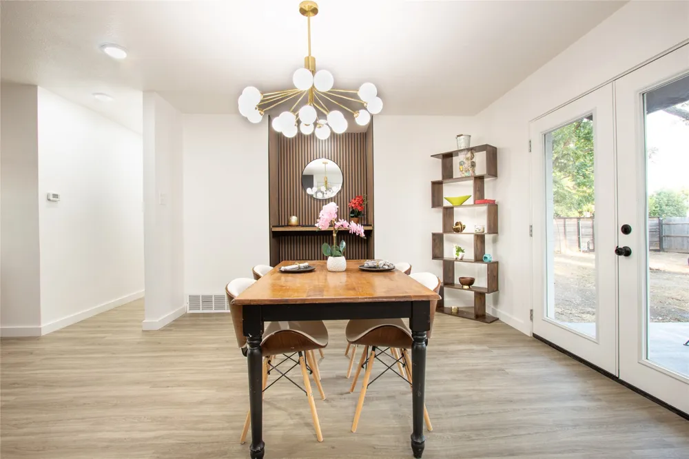 320 SE Gregory Street Burleson, TX 76028