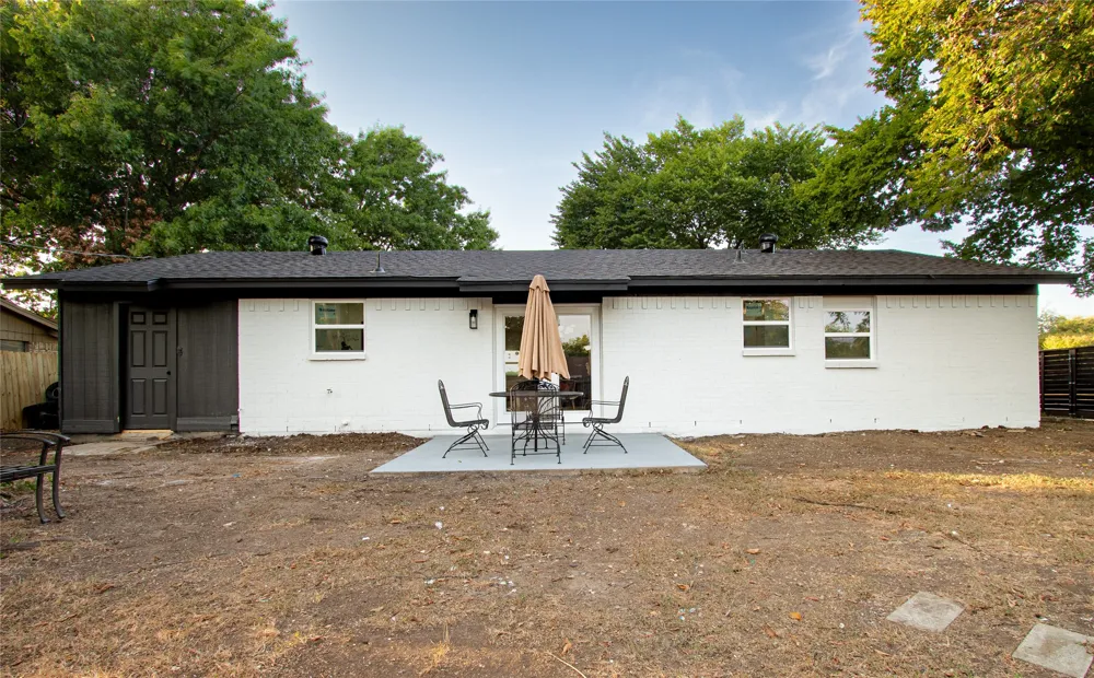 320 SE Gregory Street Burleson, TX 76028