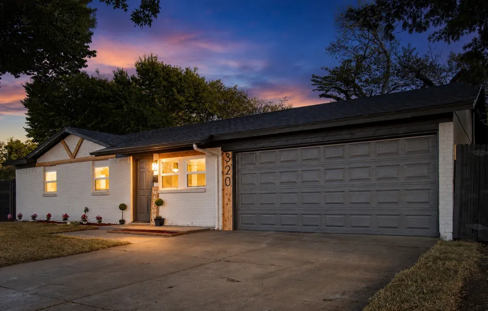 320 SE Gregory Street Burleson, TX 76028