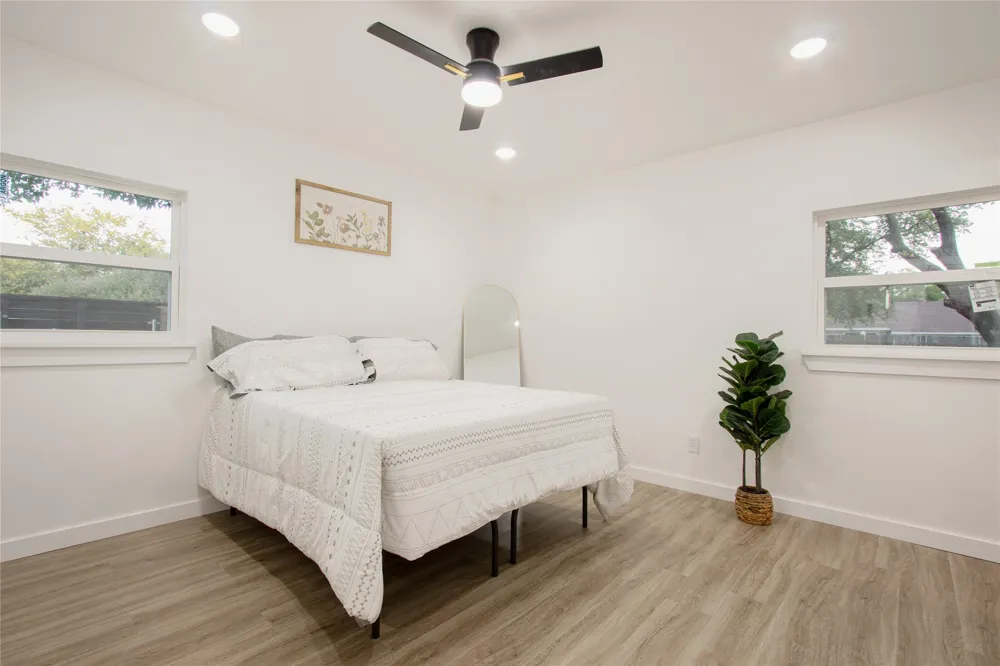 320 SE Gregory Street Burleson, TX 76028