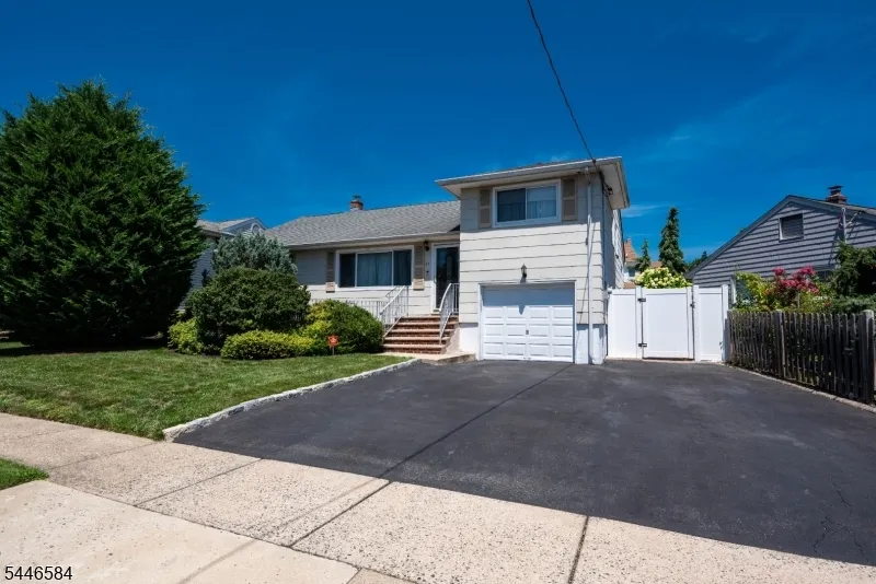 44 Lorrie Ln Clifton City, NJ 07012