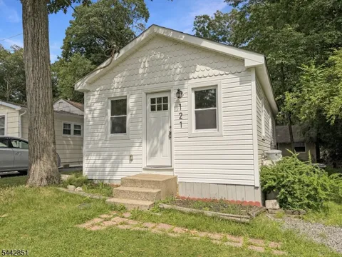 121 Dartmouth Trl