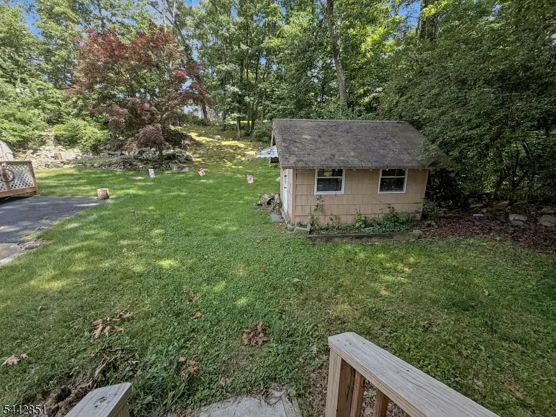 121 Dartmouth Trl Hopatcong, NJ 07843