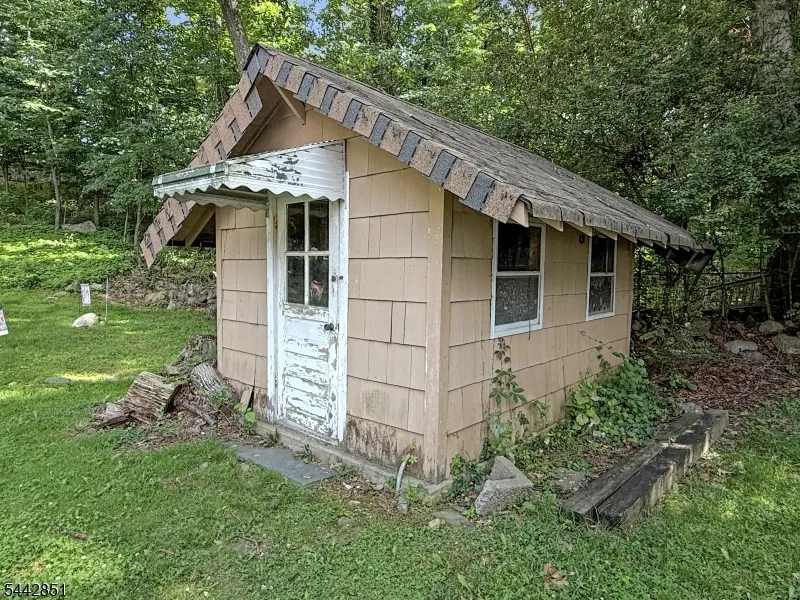 121 Dartmouth Trl Hopatcong, NJ 07843
