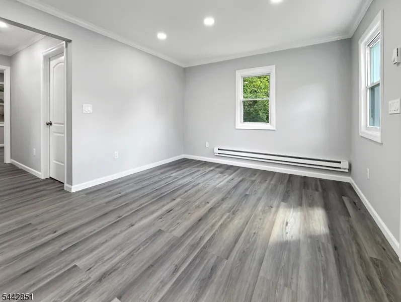121 Dartmouth Trl Hopatcong, NJ 07843