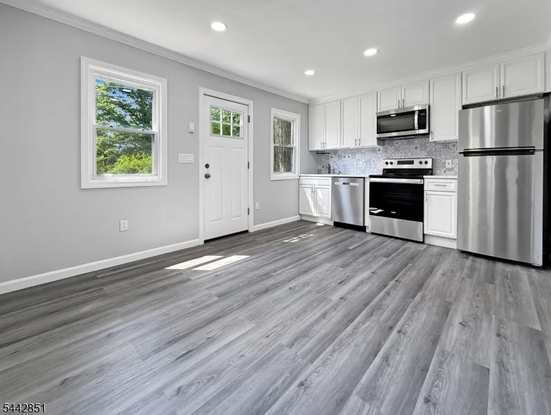 121 Dartmouth Trl Hopatcong, NJ 07843