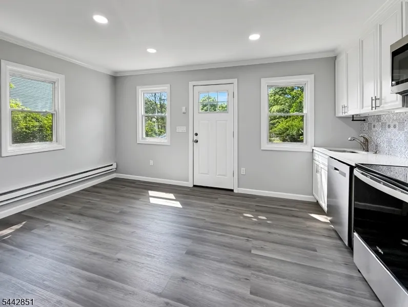 121 Dartmouth Trl Hopatcong, NJ 07843