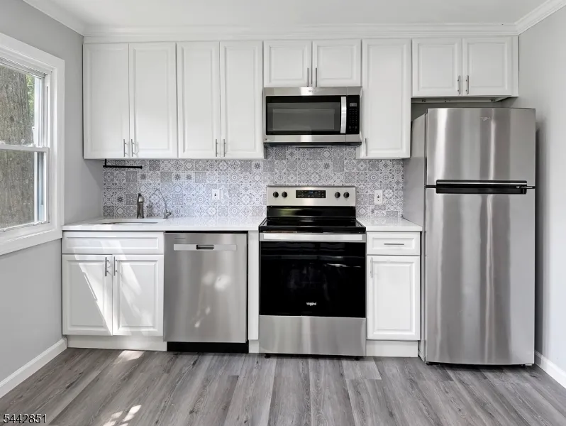 121 Dartmouth Trl Hopatcong, NJ 07843