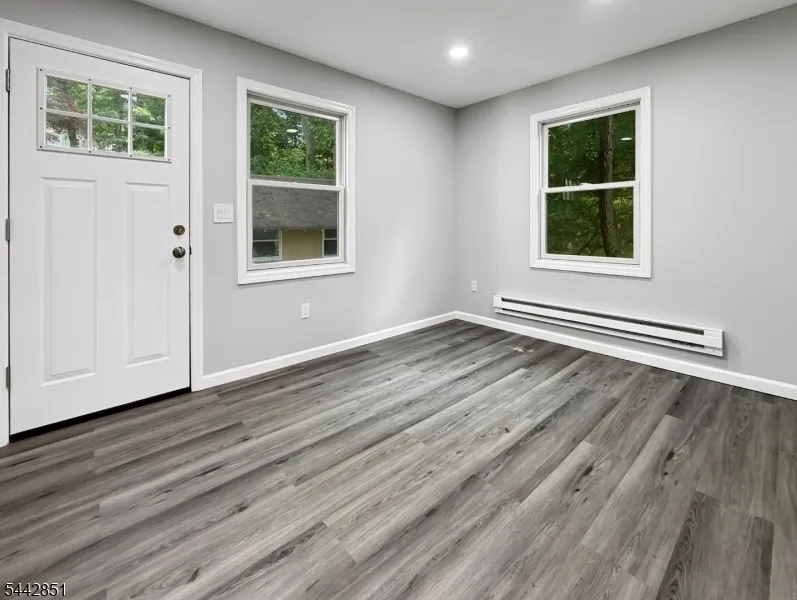 121 Dartmouth Trl Hopatcong, NJ 07843