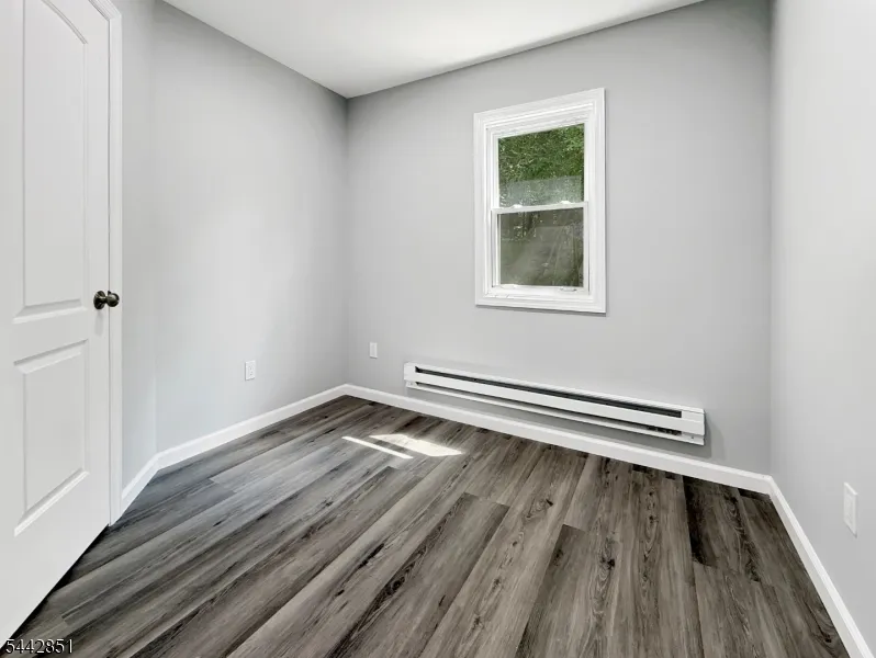 121 Dartmouth Trl Hopatcong, NJ 07843