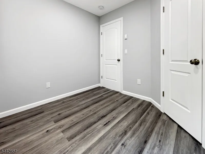 121 Dartmouth Trl Hopatcong, NJ 07843