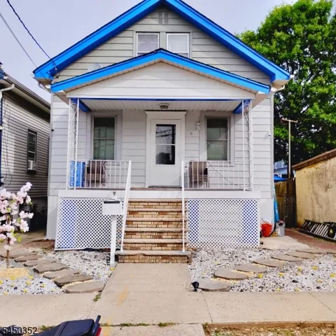 6 Worden Ave