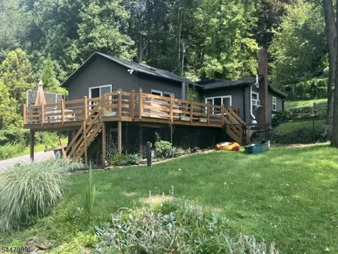 74 Lakeside Dr North