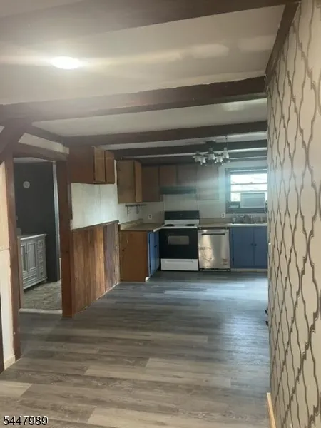 74 Lakeside Dr North Liberty, NJ 07823