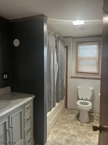 74 Lakeside Dr North Liberty, NJ 07823