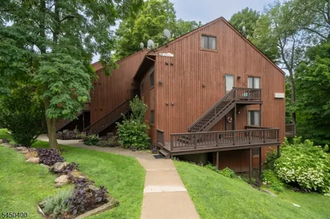 4 Augusta Dr #2 Unit 2