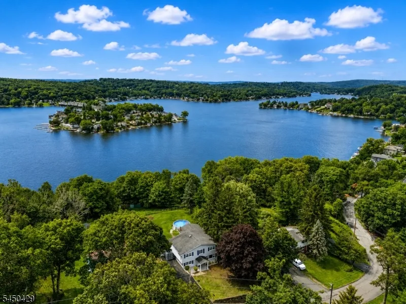 15 Musconetcong Ave Hopatcong, NJ 07843