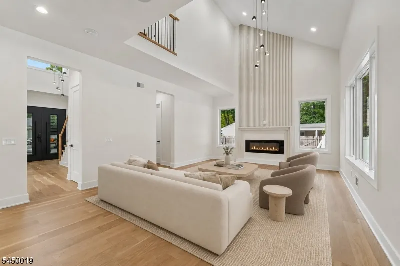 54 Martin Rd Livingston, NJ 07039