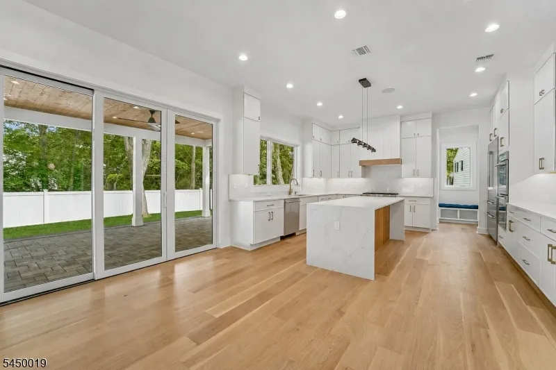 54 Martin Rd Livingston, NJ 07039
