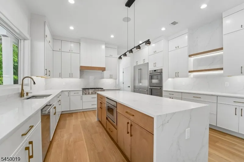 54 Martin Rd Livingston, NJ 07039