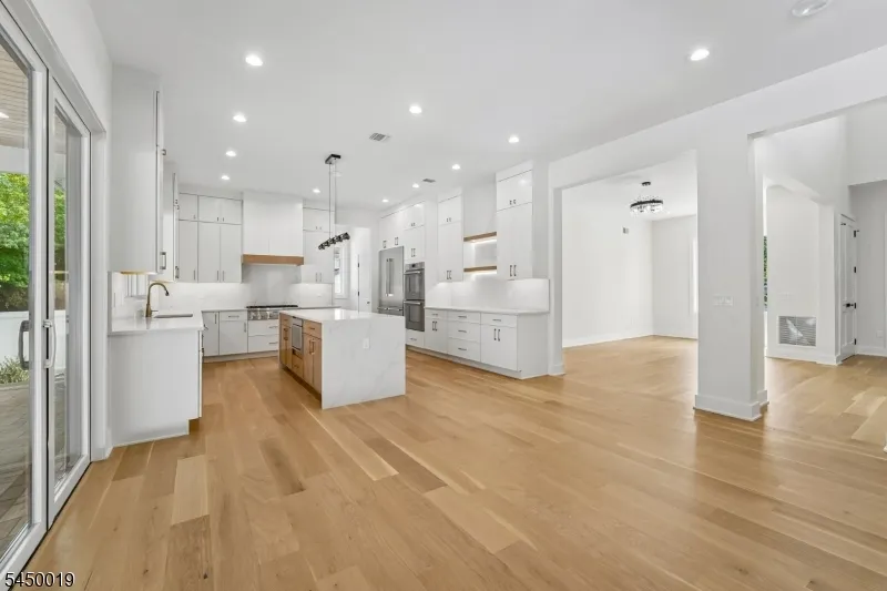 54 Martin Rd Livingston, NJ 07039
