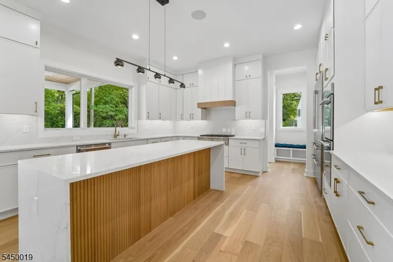 54 Martin Rd Livingston, NJ 07039