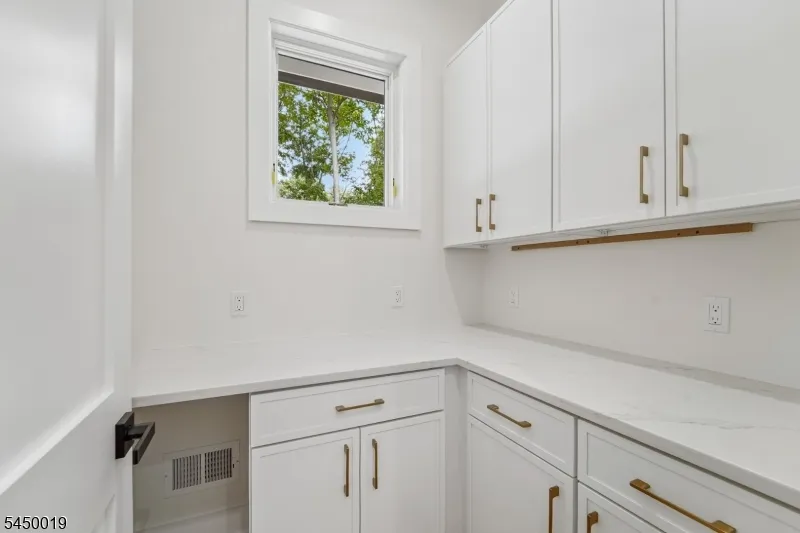 54 Martin Rd Livingston, NJ 07039