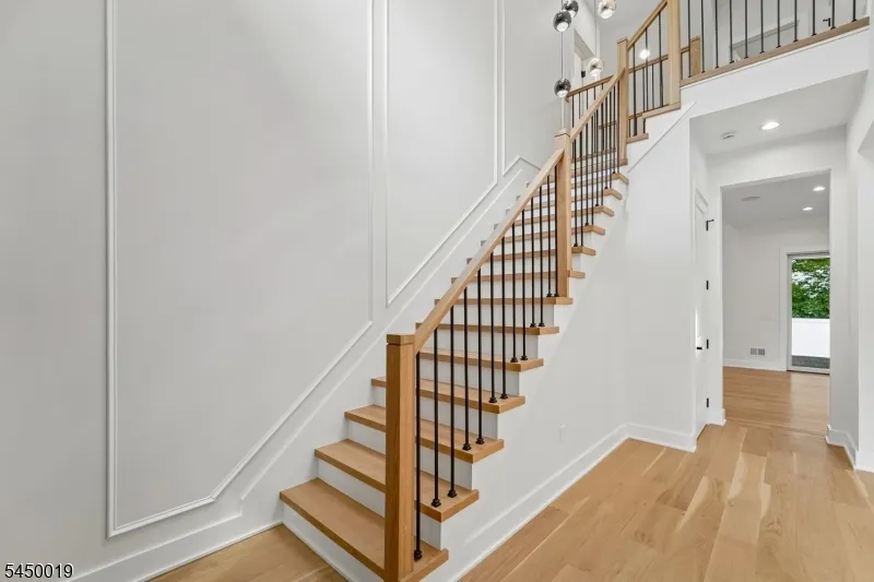 54 Martin Rd Livingston, NJ 07039