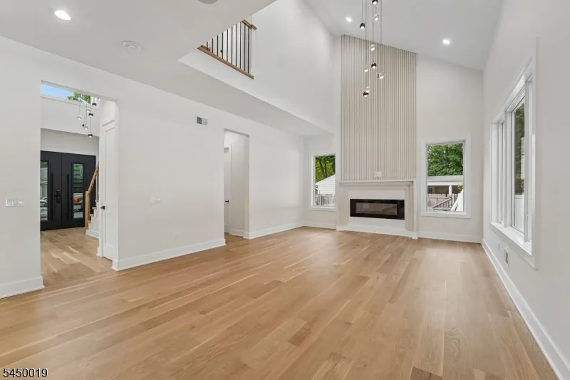 54 Martin Rd Livingston, NJ 07039