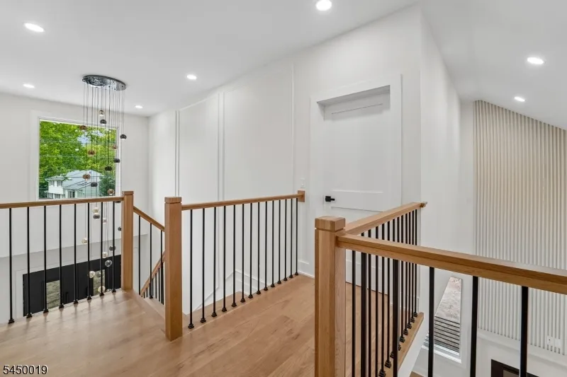 54 Martin Rd Livingston, NJ 07039