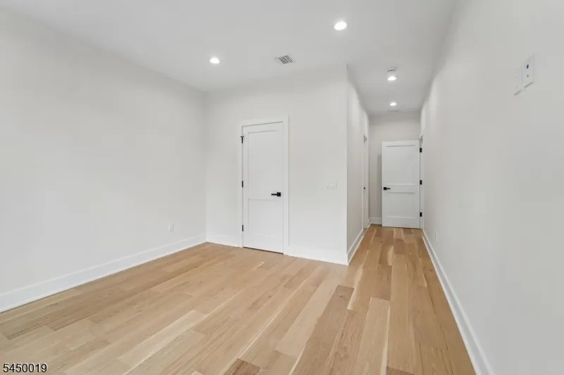 54 Martin Rd Livingston, NJ 07039