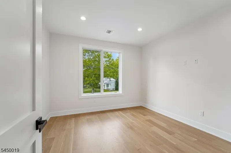 54 Martin Rd Livingston, NJ 07039