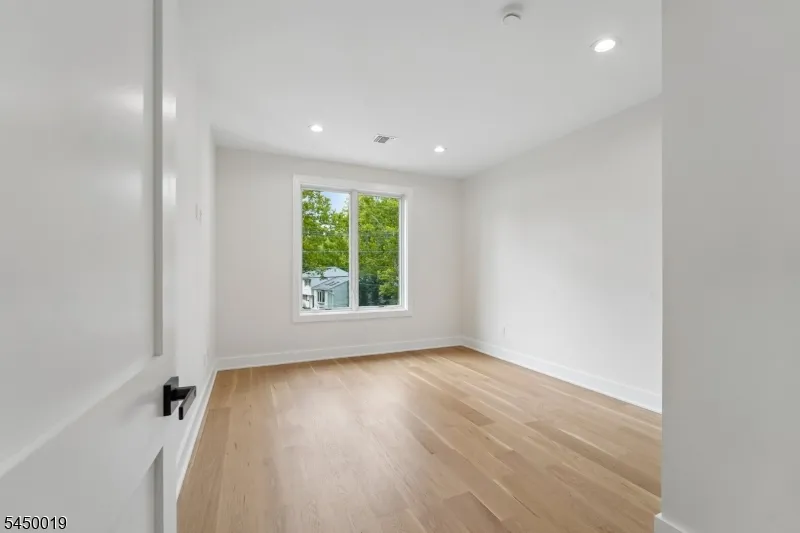 54 Martin Rd Livingston, NJ 07039
