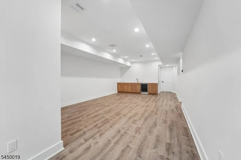 54 Martin Rd Livingston, NJ 07039