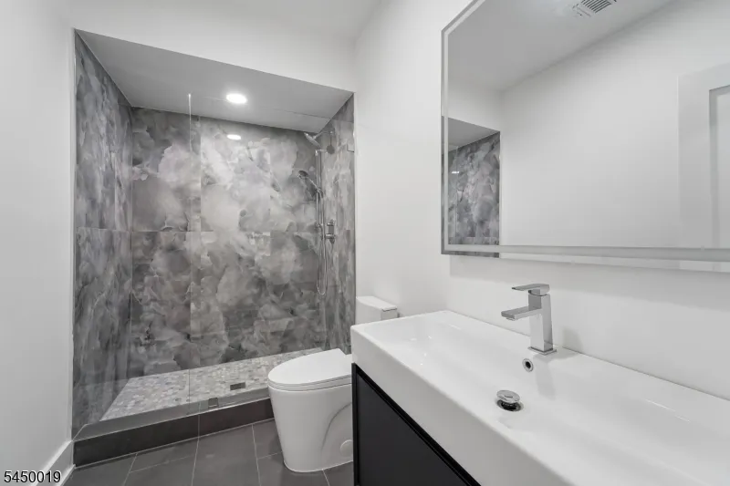 54 Martin Rd Livingston, NJ 07039