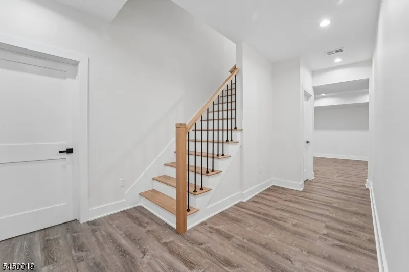 54 Martin Rd Livingston, NJ 07039