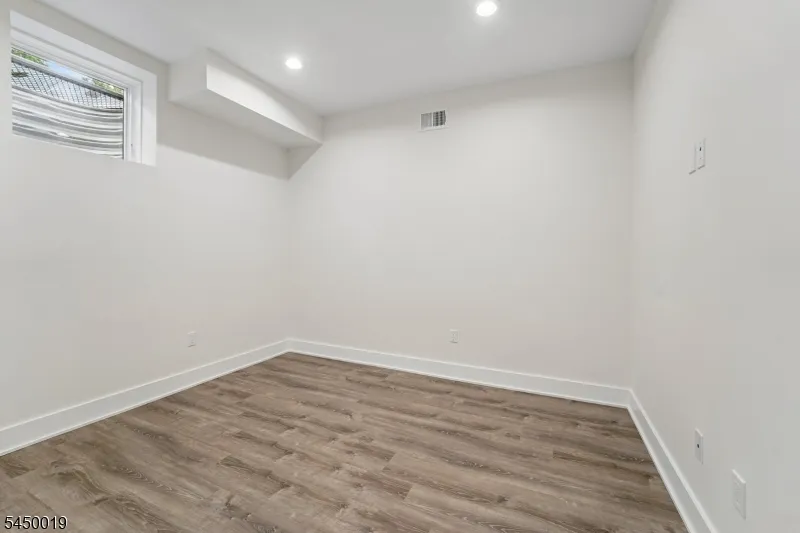 54 Martin Rd Livingston, NJ 07039