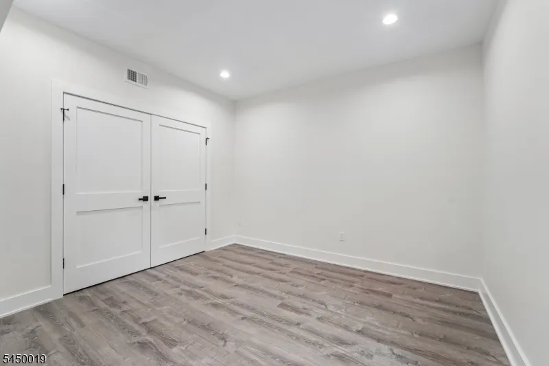 54 Martin Rd Livingston, NJ 07039