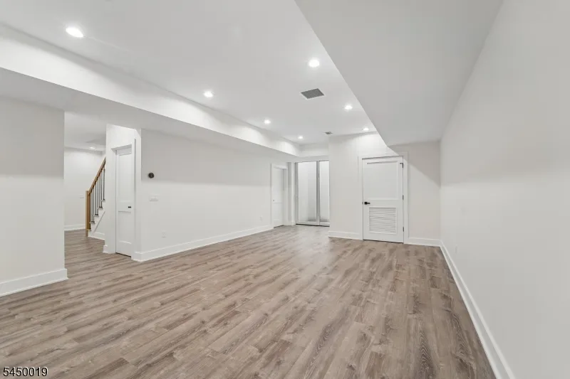 54 Martin Rd Livingston, NJ 07039
