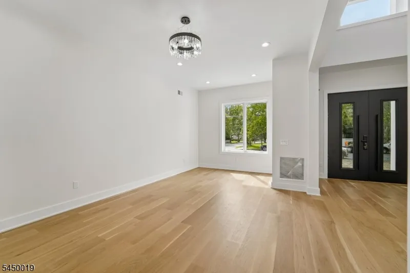 54 Martin Rd Livingston, NJ 07039