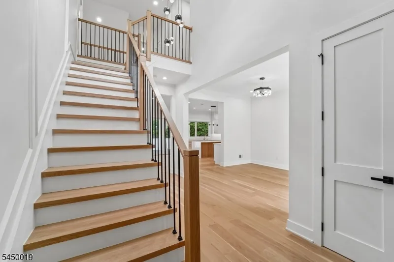 54 Martin Rd Livingston, NJ 07039