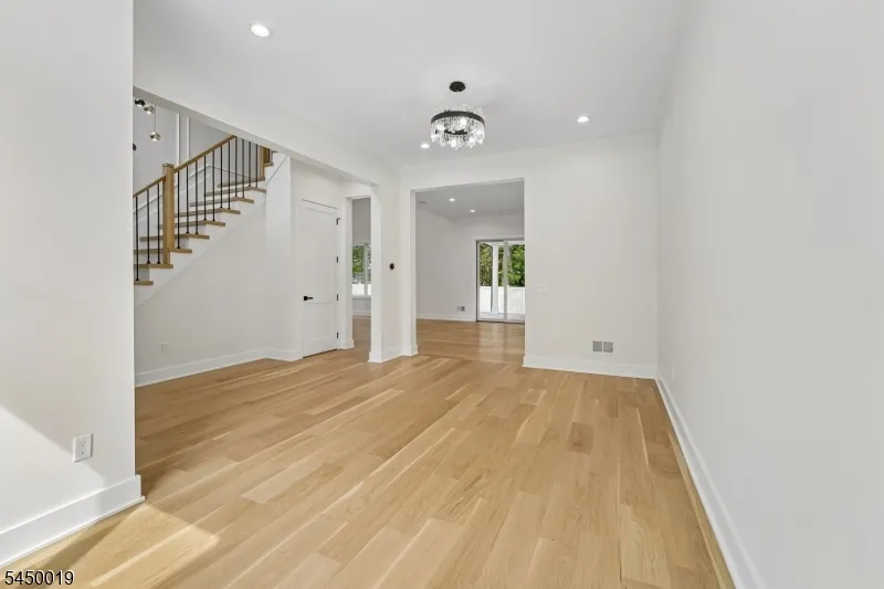 54 Martin Rd Livingston, NJ 07039