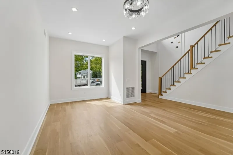 54 Martin Rd Livingston, NJ 07039
