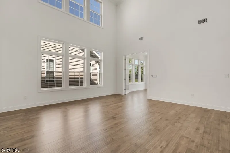 22 Samjan Cir Robbinsville, NJ 08520