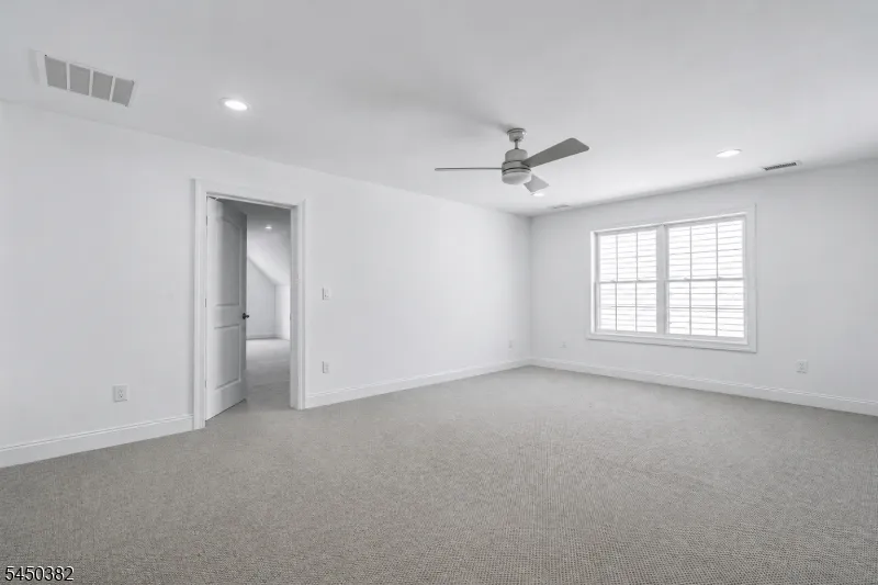 22 Samjan Cir Robbinsville, NJ 08520