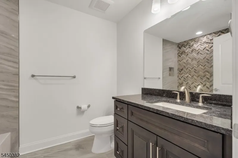 22 Samjan Cir Robbinsville, NJ 08520