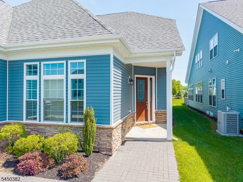 22 Samjan Cir Robbinsville, NJ 08520